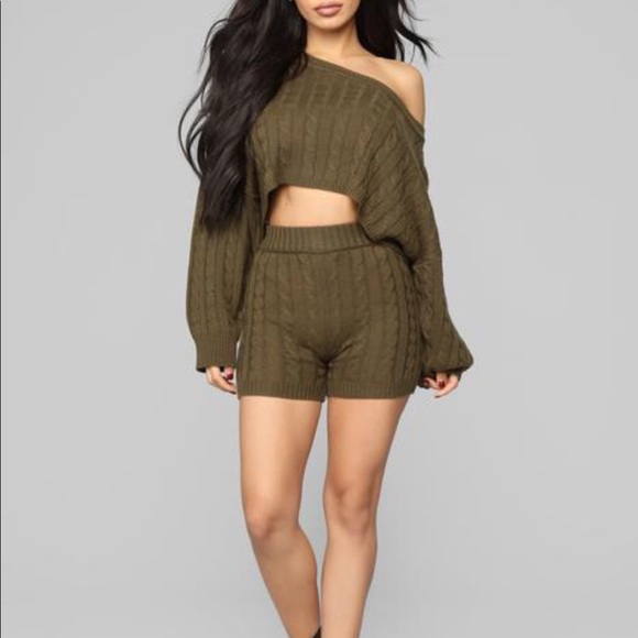 Fashion Nova Sweaters - NWOT Fashion Nova Melrose set in olive green